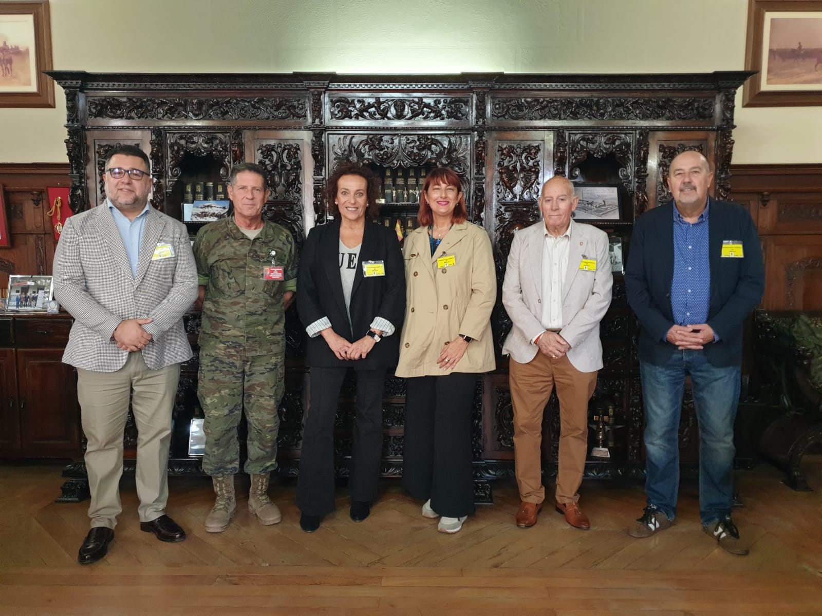 Miembros de la Casa de Ceuta en Melilla se reúnen con el nuevo Comandante General de Melilla